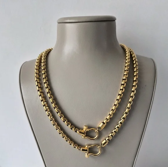 Elegant Gold Chain Necklace - Picture 4 of 4